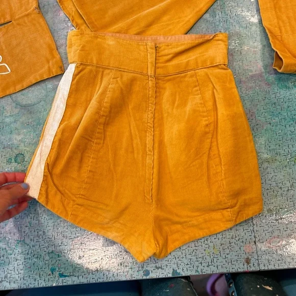 4 Piece 1970s Dance Uniform - Picture 6 of 16